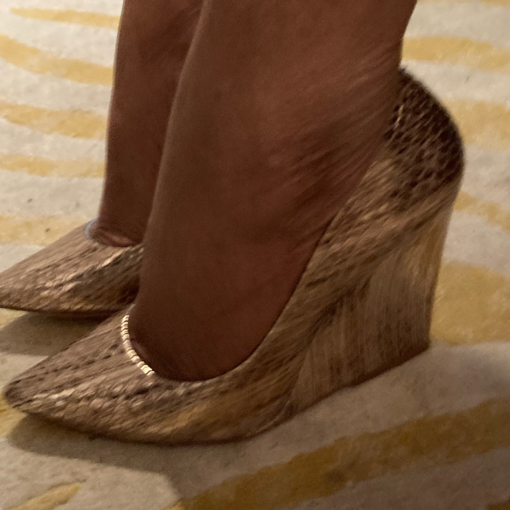 Rose Metallic Gold Wedges